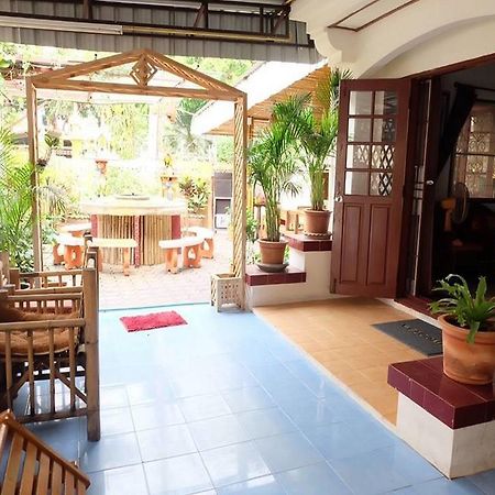 צ'יאנג מאי Hug Glur House Tour And Hostel (Adults Only) מראה חיצוני תמונה
